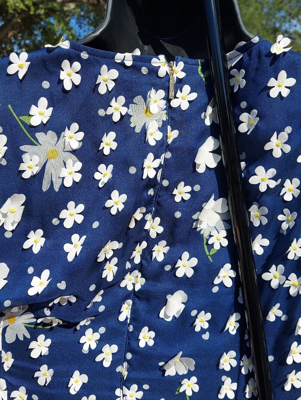 KARL LAGERFELD size 10 Navy Top with White Daisy Details and Yellow Centers - Picture 8 of 8